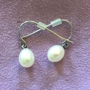 Cultured pearl earrings